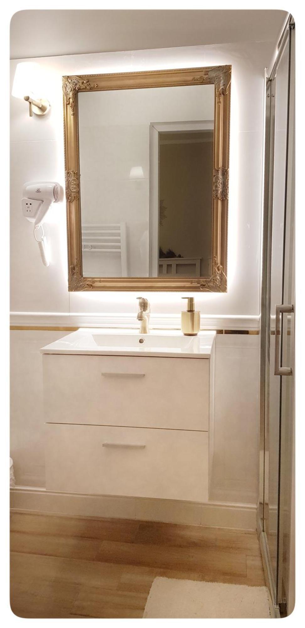 Elania Residence Târgu Jiu Εξωτερικό φωτογραφία
