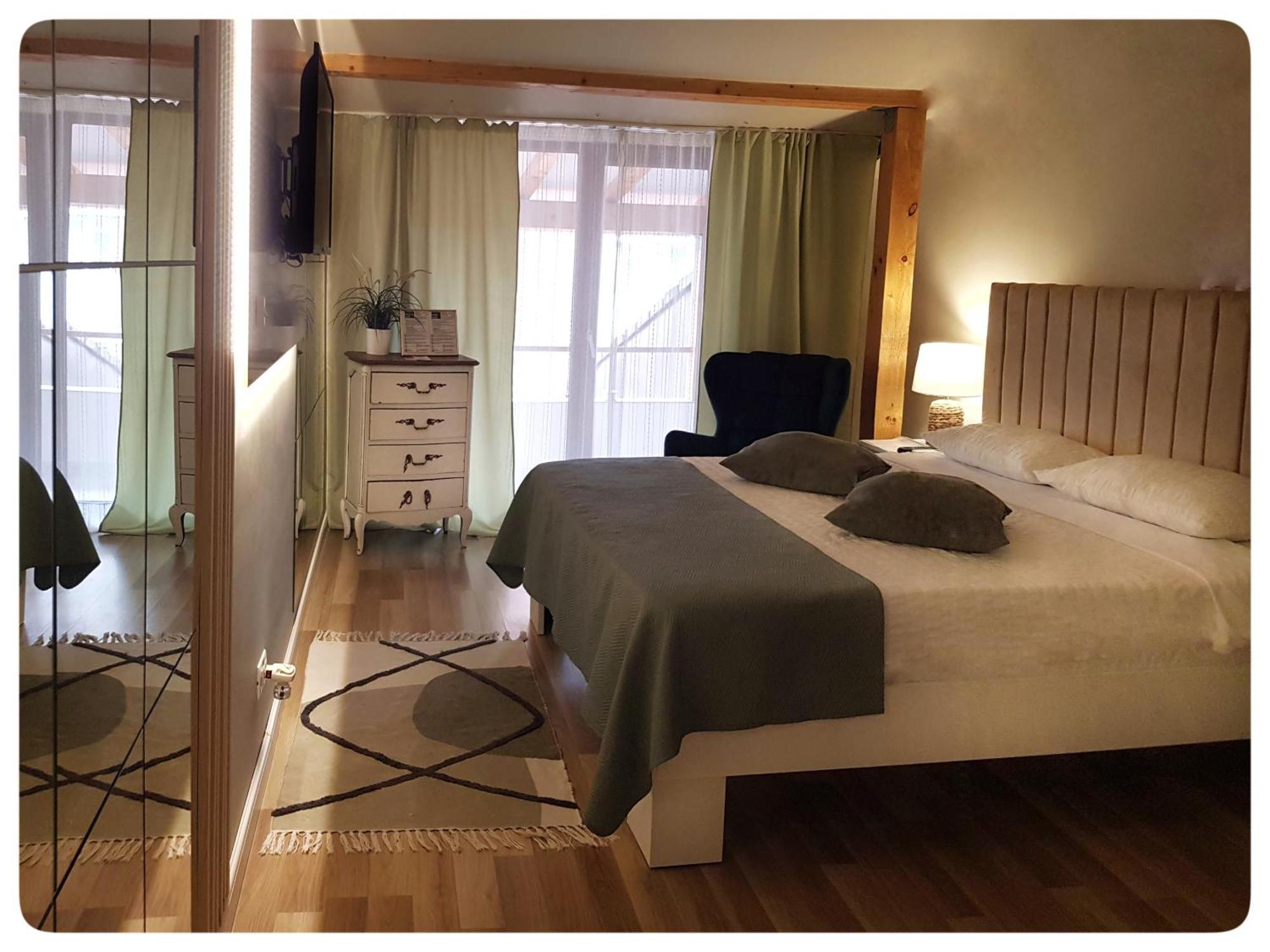 Elania Residence Târgu Jiu Εξωτερικό φωτογραφία